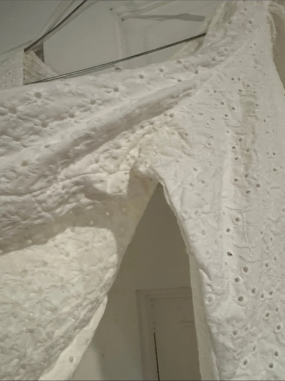 Zara White Eyelet Puff-Sleeve Blouse 100% cotton size Small